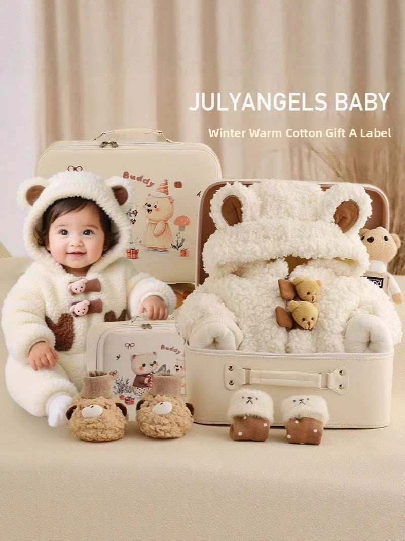Newborn gift set with clothes and gift box